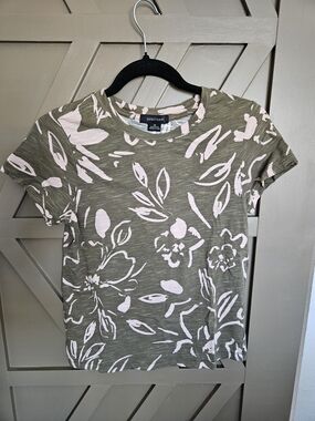 Women's Sanctuary Olive Green Floral T-Shirt Small